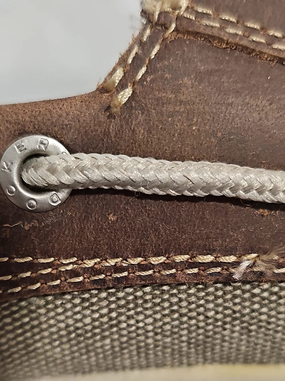 Dockers Classic Brown Leather Men’s Boat Shoes with Beige Laces
